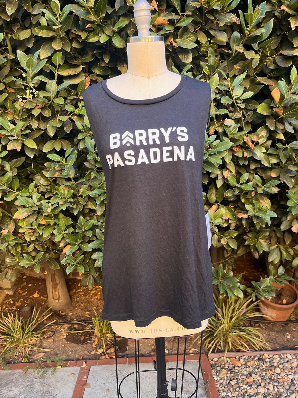 NWT Barry's Bootcamp "Pasadena" muscle tee - size L